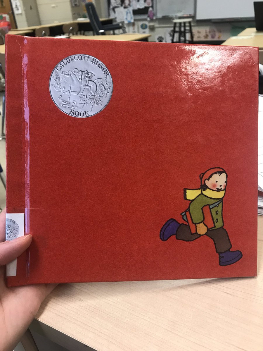 chloehyman_PR's tweet photo. 5th grade used a wordless picture book to make inferences today! Then we created stories based on a comic strip to extend our thinking 📕🔍#beyondthetext #TheRedBook https://t.co/kNgugCaZGo