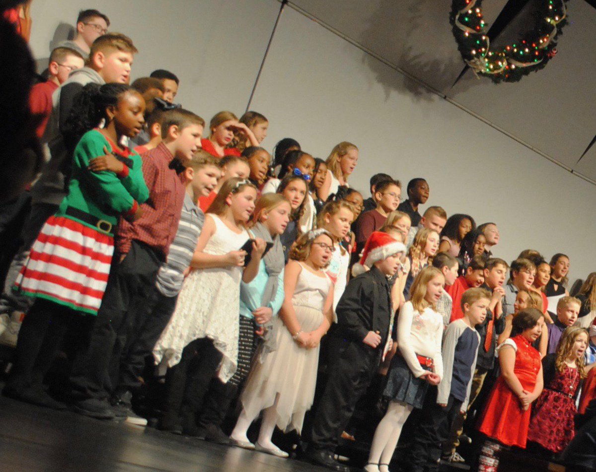 MsB_music_class's tweet photo. Edison's music concert! @edison_4th @edison4thFPS @Edison5th @edisongrade6 @NormLentine #fpsmusic #fraserfamily https://t.co/rVqBUSbpht