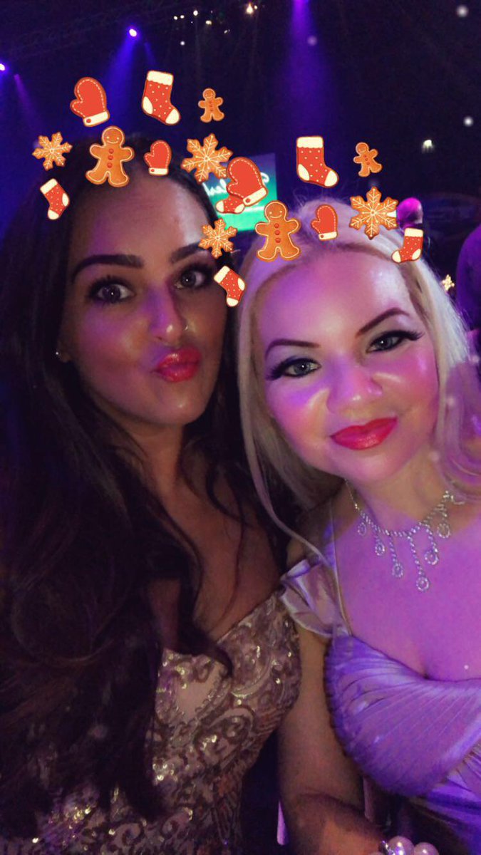 Sooms's tweet photo. All the draaaanks! Happy Birthday Charlotte ❤️ #necxmas18 https://t.co/4QRXikwMYs