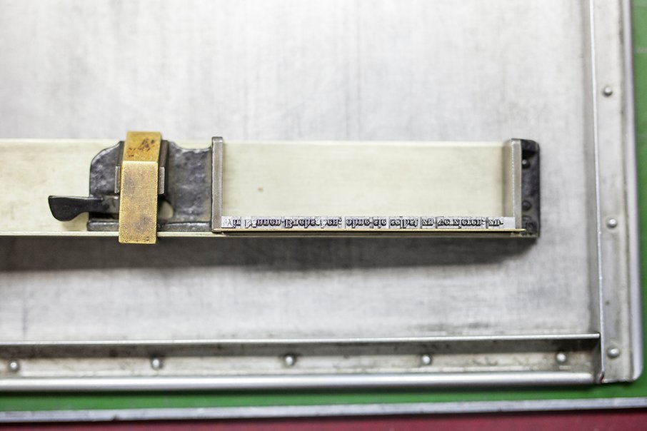 Museum für Druckkunst Leipzig #typeschool #workshops #typografie Blocksatz Optischer Randausgleich #Indesign auch schon im Bleisatz möglich.