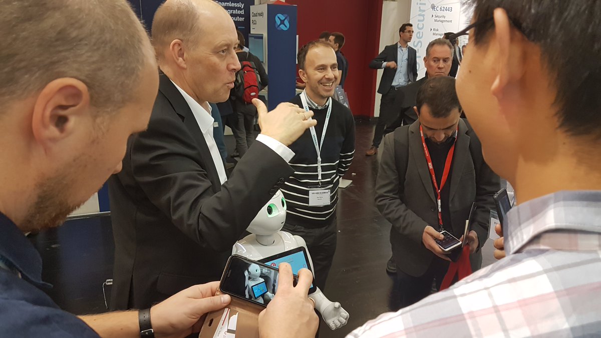 CleverGuides_US's tweet photo. The humanoid robot "Pepper" and AI are the main topics at SPS IPC Drives fair in Nurnberg, Germany.
#CleverGuides #robot #AI #automation #sps_live https://t.co/PV4Lb1BMwO