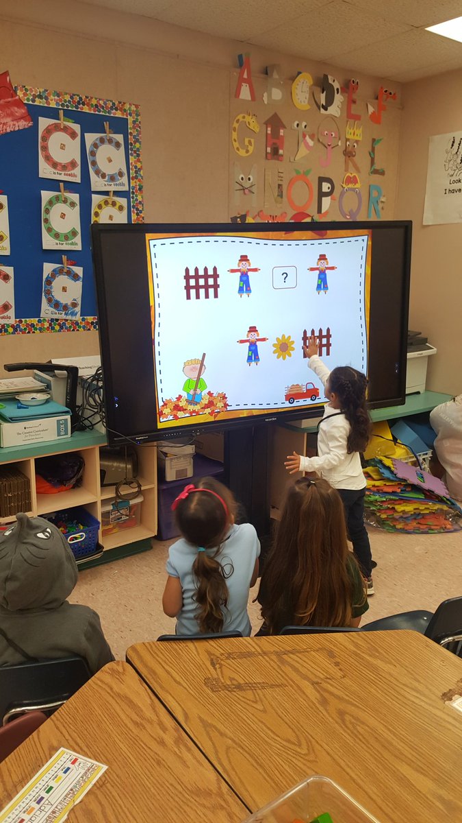 MISSEDUC8OR's tweet photo. exploring, identifying, creating, extending and naming patterns in Pre-K. #GreatThingsHappenAtEPE @EaglePointElem @APDailey_EPE @wjohn911 @BCPSHdStrtVPK @BenebyChristine #TeachingStrategies #ClothesStudy #TheMitten #JanBrett #MathInPreK https://t.co/TKfOY0BGci