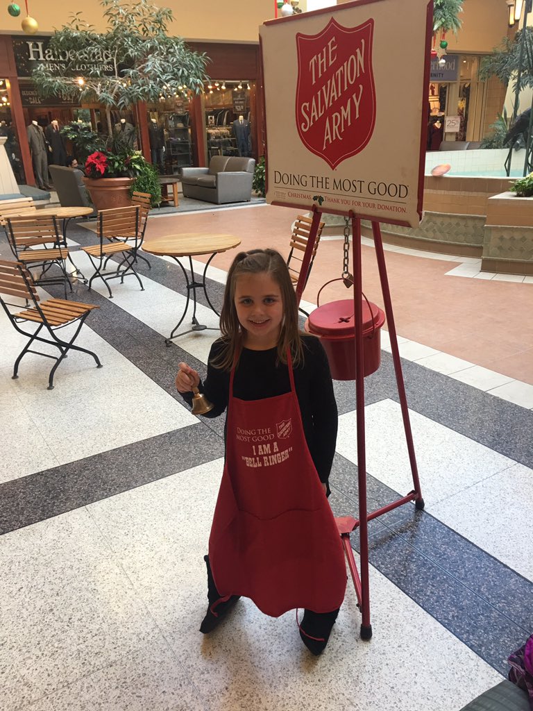 FargoKiwanis's tweet photo. We all know the time of the year when we hear that recognizable bell! Some of our members and their family have been donating time to support The Salvation Army! There are still many opportunities to volunteer! #redkettle #salvationarmy #flipforkids https://t.co/ZWgdvqLlzy