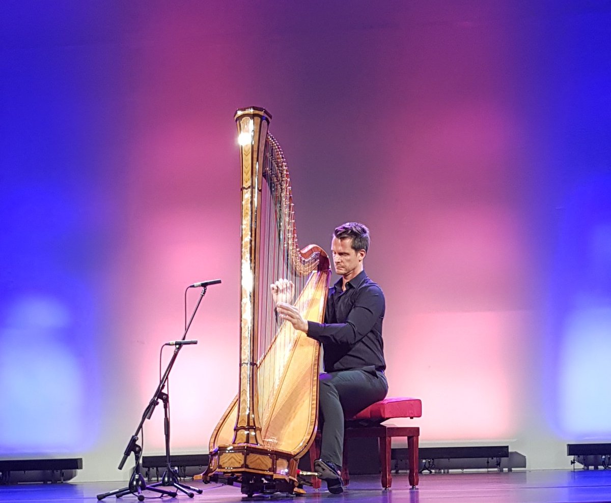 ludovic_pouille's tweet photo. Superbe concert ce soir du harpiste français mondialement connu Xavier de Maistre à Manarat Saadiyat à #Abudhabi dans le cadre du programme @AbuDhabiMusic et du dialogue culturel franco-émirien.
#DCFE #FranceUAE 🇦🇪🇫🇷 https://t.co/5NOLZvyMur