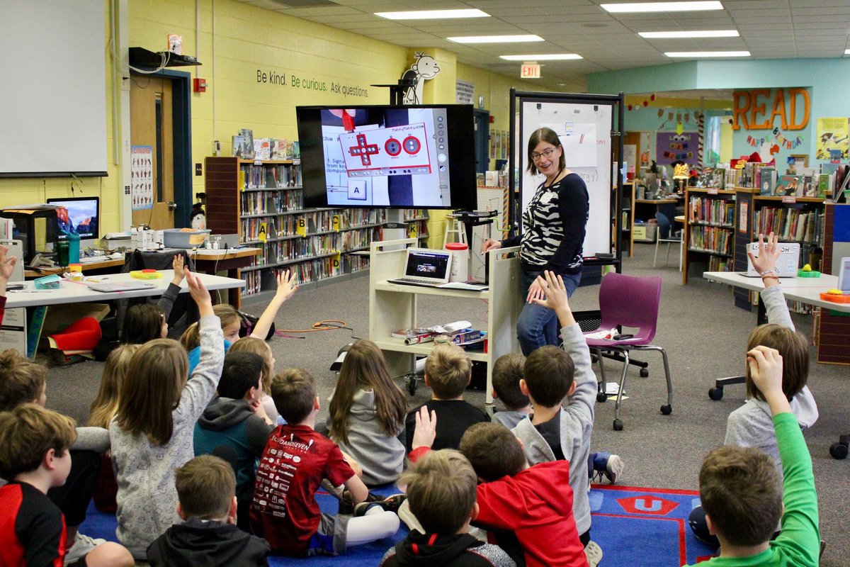 StruggleMuffles's tweet photo. This week I got to line up some really exciting activities for #CSedWeek2018 including @makeymakey demos! So much fun. #librarylife #makeitatyourlibrary https://t.co/WMEKXCVGhv