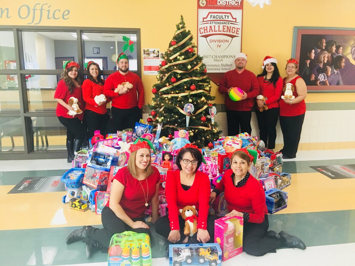 SophiaVFierro1's tweet photo. We are so proud of our CHES family for coming together to collect hundreds of toys for the Child Crisis Center of El Paso. Tis the season to give!! #blessed #atoyforeverychild #THEDISTRICT #WeDeliverExcellence @James_McIntyre5 @Ches_Hawks https://t.co/zKo3Li2BUn