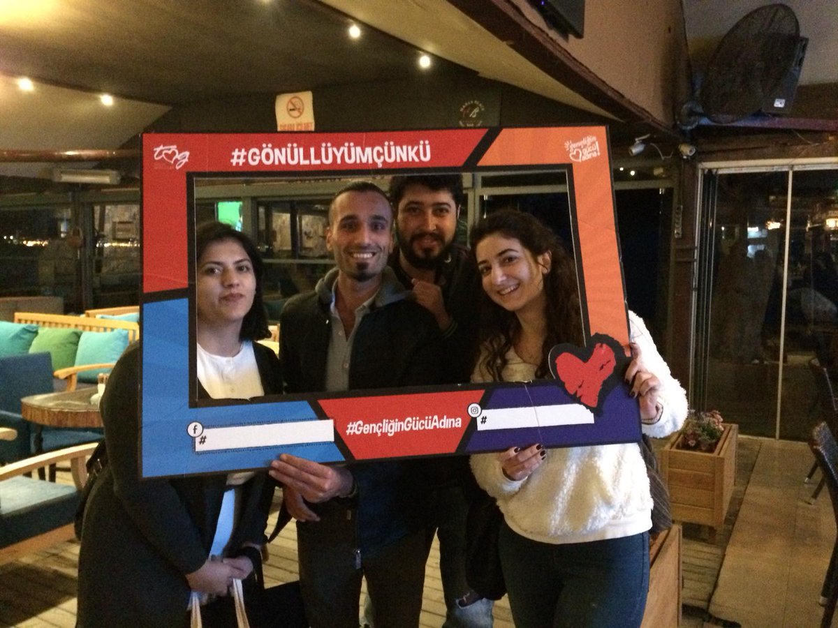 TogAlanya's tweet photo. Gençliğin gücü adına çıktığımız bu yolda 5 Aralik Dünya Gönülluler gününde Alanya Toplum Gönüllülerinin ev sahipliği yapti etkinlikte Tema , Ahbap ve Genc Girişimciler kulupleriyle birlikte tanıştık ve doyasiya eğlenceli vakitler geçirdik.
#gönüllüyümçünkü
@TogAlanya 
@TOGVakfi https://t.co/etOVlARxsg