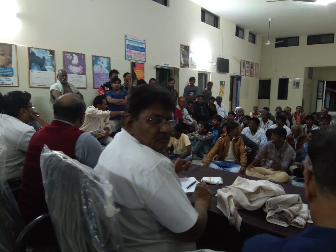 Respected sir, night camp at village Junngi, Taluka Bhachau. Mamlatdar, TDO,PSI Sarpanch and village people participated in Ratrisabha. Explained them about government schemes. Heard their issues.  Also visited Panjrapol at Jungi village .@CollectorKutch <a href="/pkumarias/">Pankaj Kumar</a>