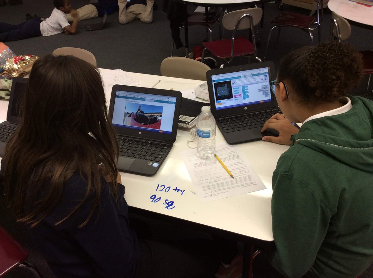 MrD203's tweet photo. We've been coding all week, but today was our #HourofCode! Busted out the new @Sphero Bolts. @codeorg #CSEdWeek #SwansonStrong #TeamSouthBend https://t.co/1wDRjNCmUv