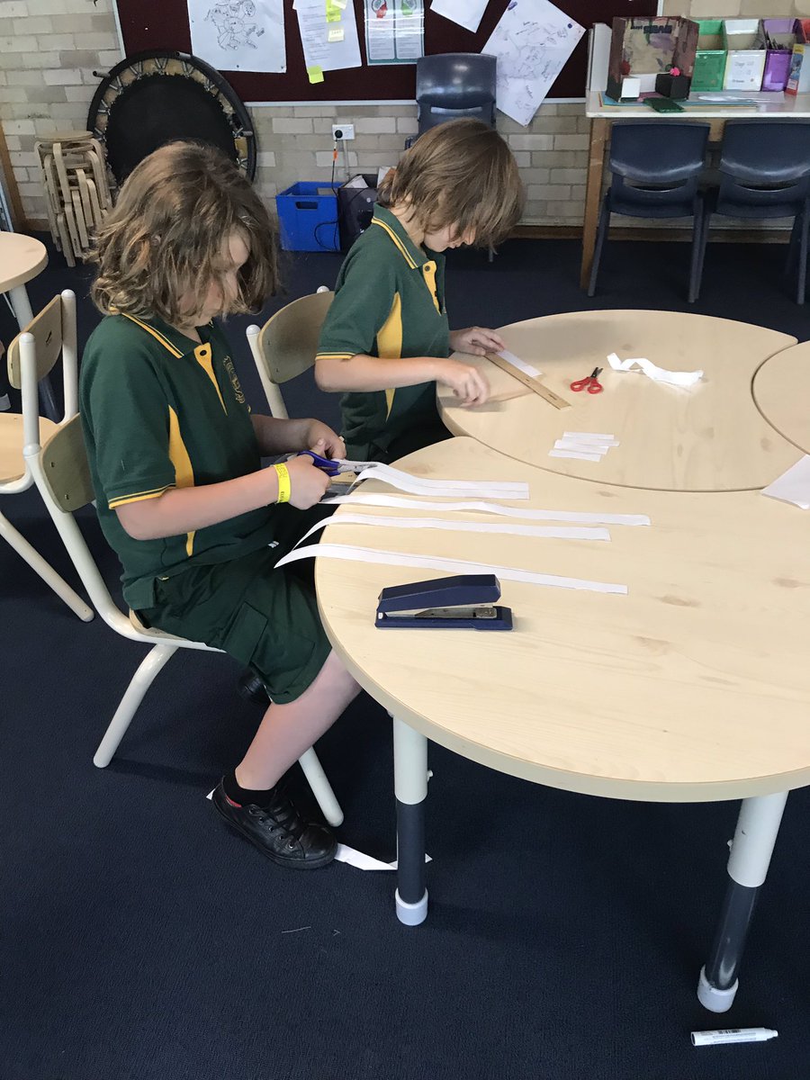 KangarooCPS2018's tweet photo. STEM challenge a day. Using a piece of paper, which group can make the longest chain? Creative and critical thinkers the kangaroos are! https://t.co/kDh5Qil9yn