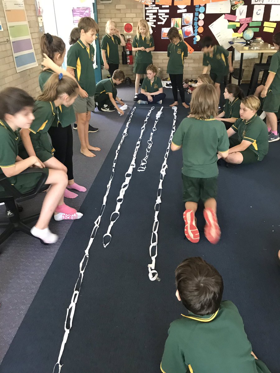 KangarooCPS2018's tweet photo. STEM challenge a day. Using a piece of paper, which group can make the longest chain? Creative and critical thinkers the kangaroos are! https://t.co/kDh5Qil9yn