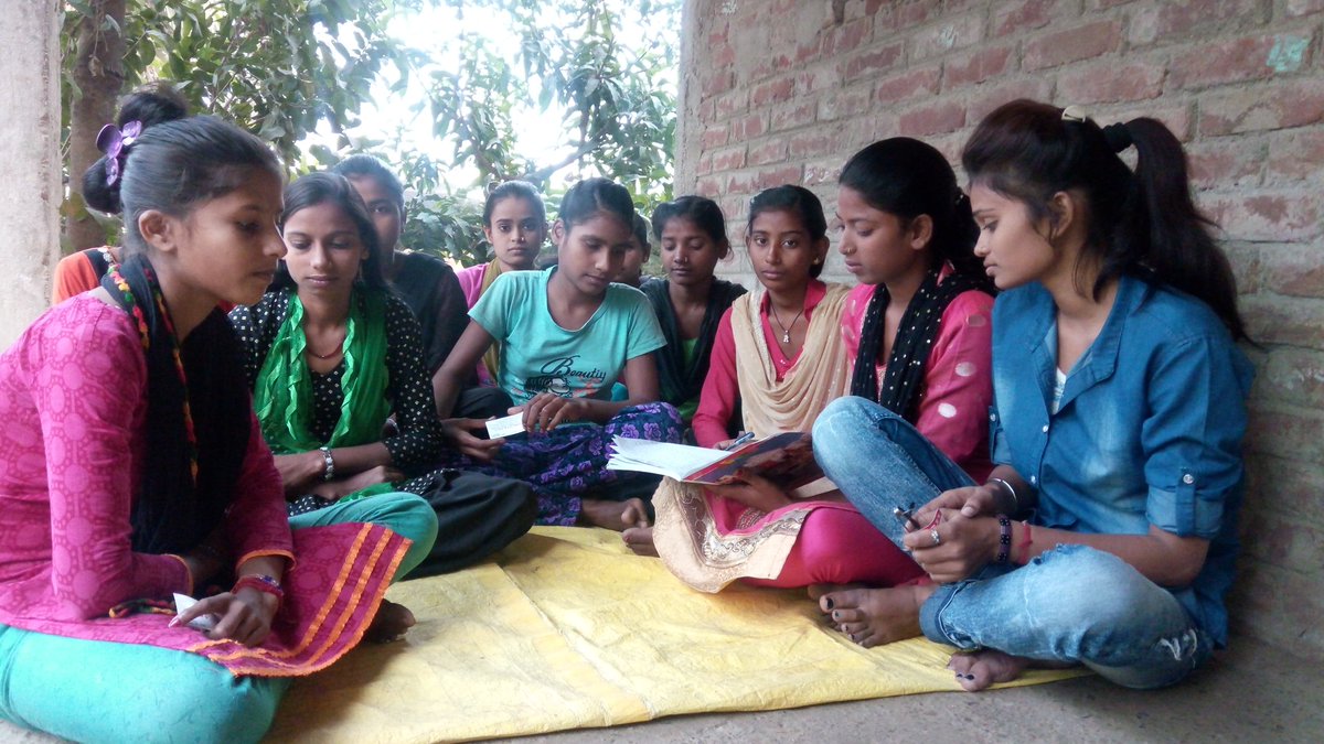 उचित शिक्षा व्यवस्था व जागरूकता की कमी के कारण हरलाखी की यह अति पिछड़ा समाज की लड़कियां साक्षर होकर पढाई छोड़ दी है। संस्था के सदस्यों ने इन लड़कियों की पढाई शुरू करवाई है। माननीय मुख्यमंत्री @NitishKumar एवं @SushilModi जी इन क्षेत्र में चौपट शिक्षा व्यवस्था पर ध्यान दीजिये।