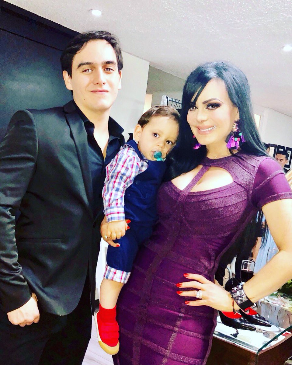 MaribelGuardia's tweet photo. Ya estamos @JulianFigueroaG y yo en el precioso país de Honduras 🇭🇳 felices de participar con nuestro show  en el #teletonhonduras2018. Arriba los niños 🤗🙏🏼😇 https://t.co/lK01MIuMHv