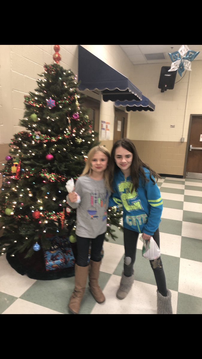 CarenMarkt's tweet photo. Dinner with Santa was a blast!!! Enjoyed seeing our Baker Ss, families , and colleagues!  Nice to see old friends- and make new ones!!  My face painters enjoyed the visit to Baker too! We spotted a couple real ‘characters’ at the end of the night. @bakerelembears #JourneyToAwe https://t.co/nIghlRz0YQ