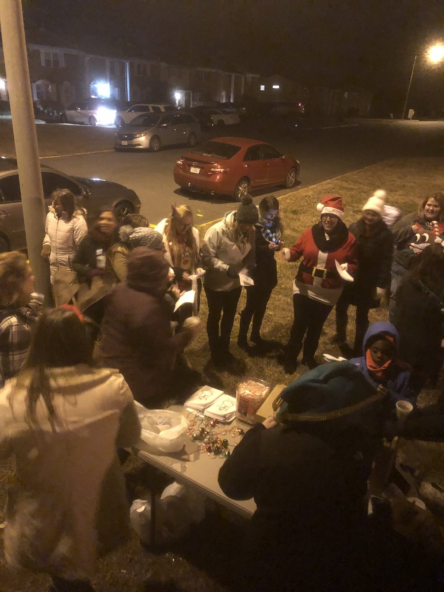 RockyRunES's tweet photo. We at RRES love our students and families!! And what better way to show it that to carol in the neighborhood!! #rr_buldogs https://t.co/DmTXcWUh6D