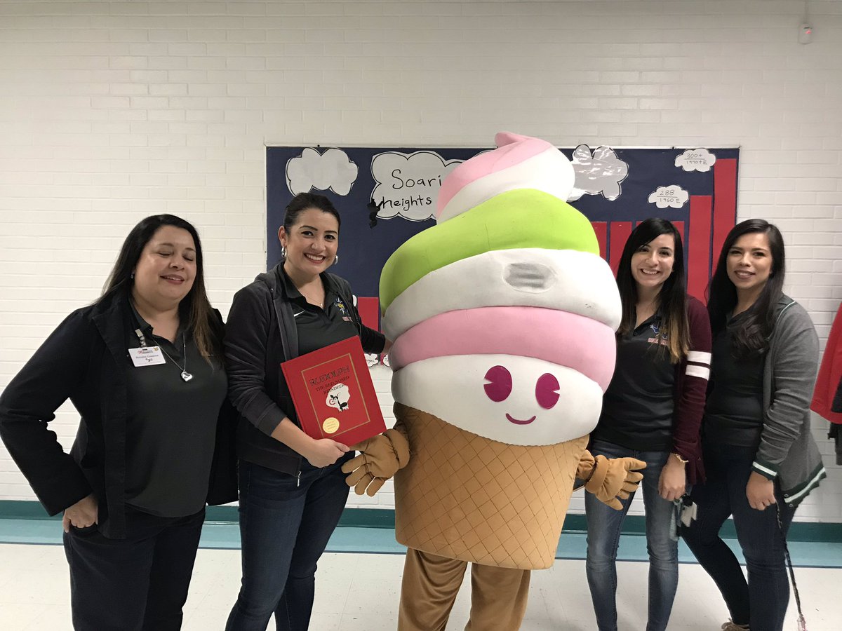 RGonzales_JCE's tweet photo. STREAM Literacy Night was a huge success! Thank you wonderful Mesa Vista Team. #Bloom #learningnight #engagement #OneRed @MesaVistaRoars @YsletaISD https://t.co/1sRF6Ote6q