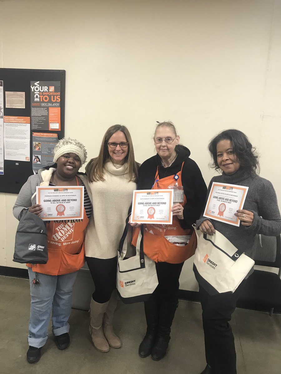 YolandaFoster18's tweet photo. Great day at 4114! Celebrating credit. High five to Linda βwhoop whoopβ H, Romel and Jacci W (not shown)for the high # of apps opened #CreatingCustomerLoyalty @CornelyHD @Lorrainbutler @BigDogg4114 @sktrih_sandy @LisaMcBride20 @ShortStuff__25 @bella2668 https://t.co/j0JpJB3DtU