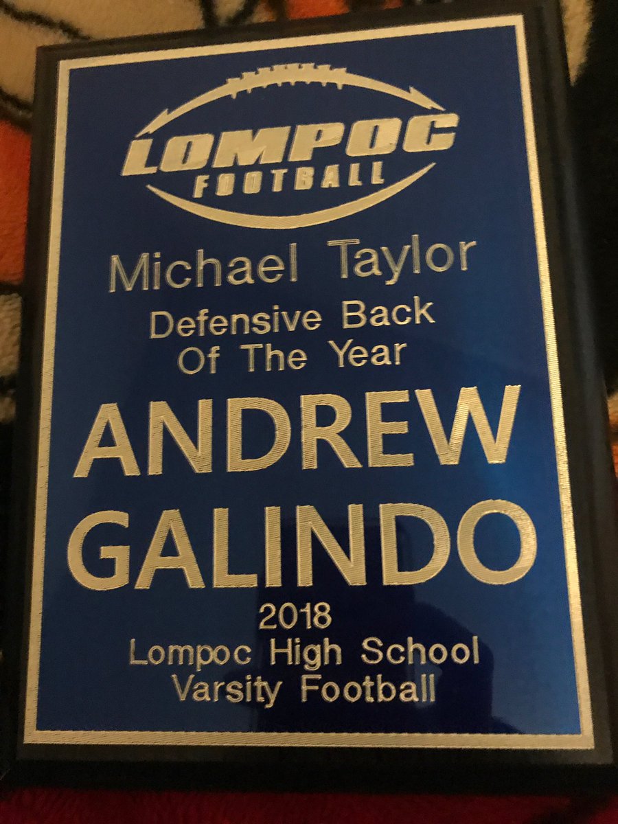 the_jonesy16's tweet photo. First winner of the #mt400 award goes to @drewgalindo17 @theToaTaua @cmax400 @_KidTay @LompocFootball https://t.co/kRnEkr45wK