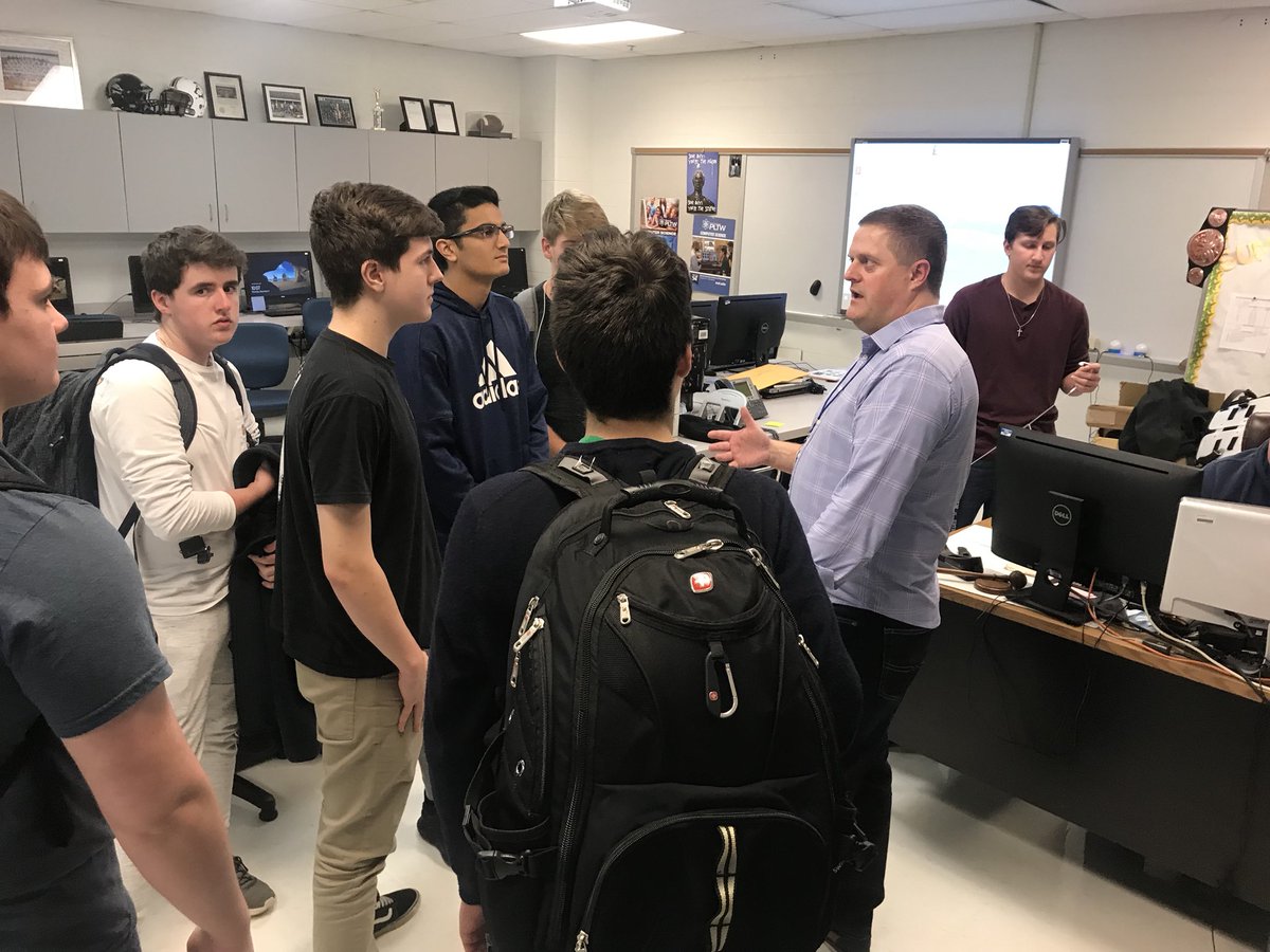 FHCBusinessDept's tweet photo. Today the business department had a special guest speak to our students about cyber security and its importance in our society. #PLTWcomputerscience #signupforcybersecurity #yourfutureisourbusiness https://t.co/Jb52bcl8Rp