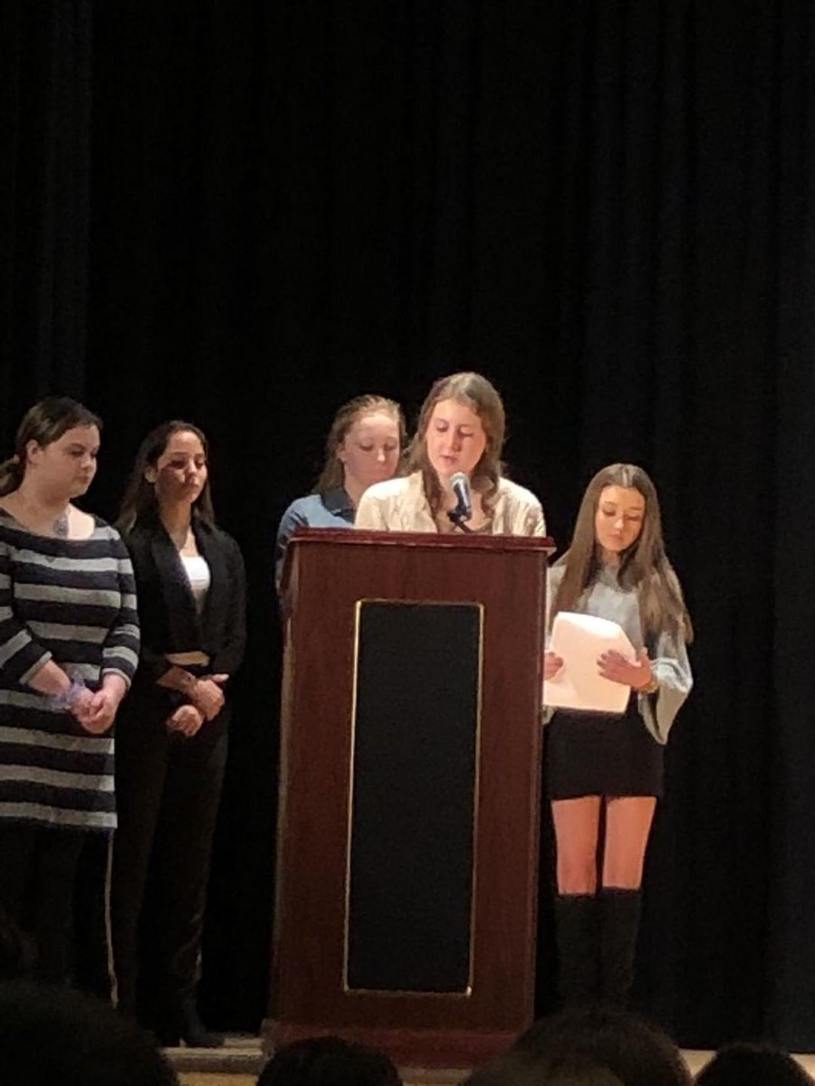 middnorthshs's tweet photo. Congrats to the new inductees! Amazing job tonight to all language honor societies. ���👏👏 #MHSNPride #spanishhonorsociety #MHSNSHS https://t.co/uNYdmFQGiN
