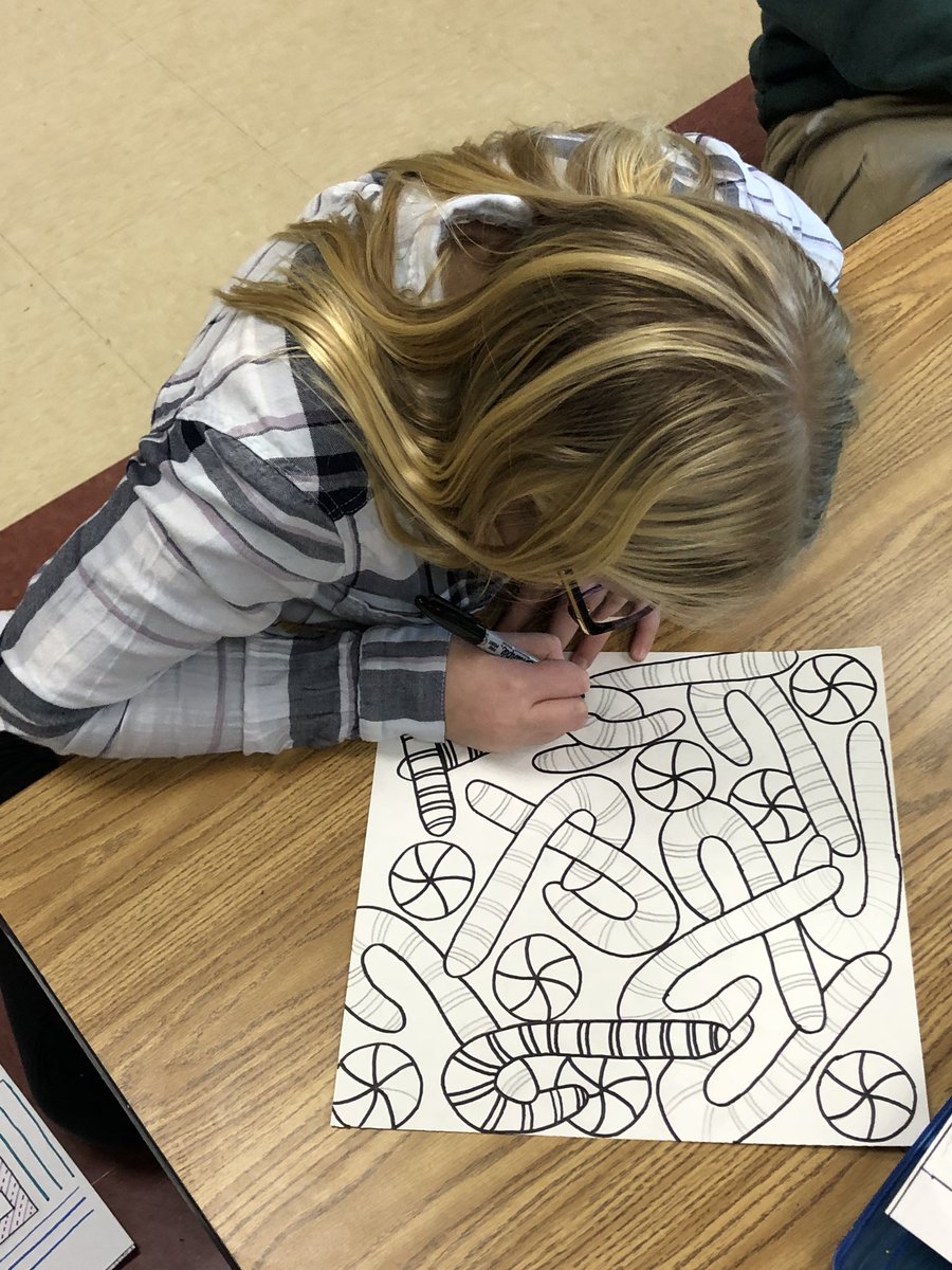 DemboskySarah's tweet photo. 5th grade students working on their overlapping candy cane and peppermint project. Nice work! @GoBicEagles https://t.co/EsqU5bKXqR