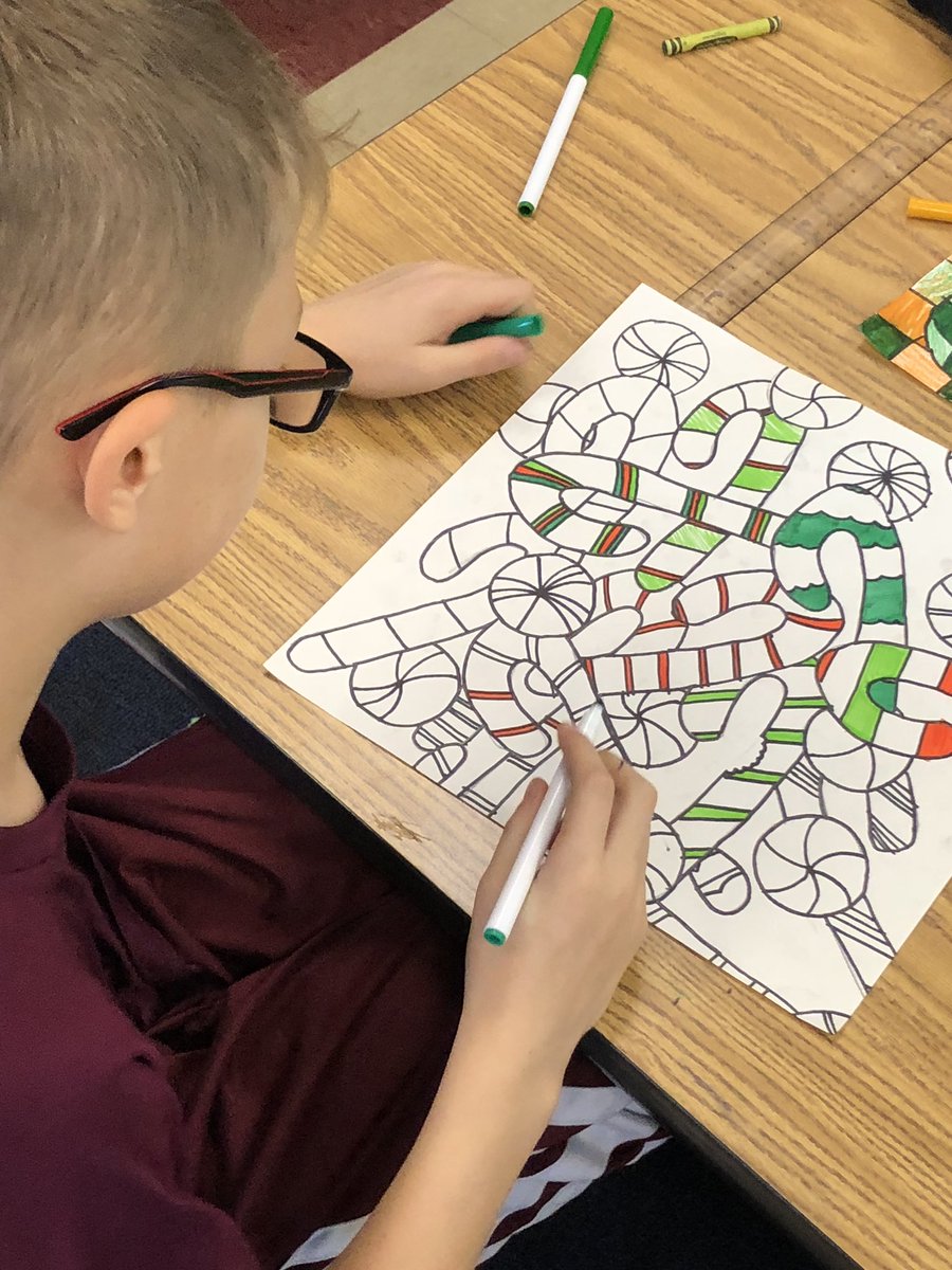 DemboskySarah's tweet photo. 5th grade students working on their overlapping candy cane and peppermint project. Nice work! @GoBicEagles https://t.co/EsqU5bKXqR