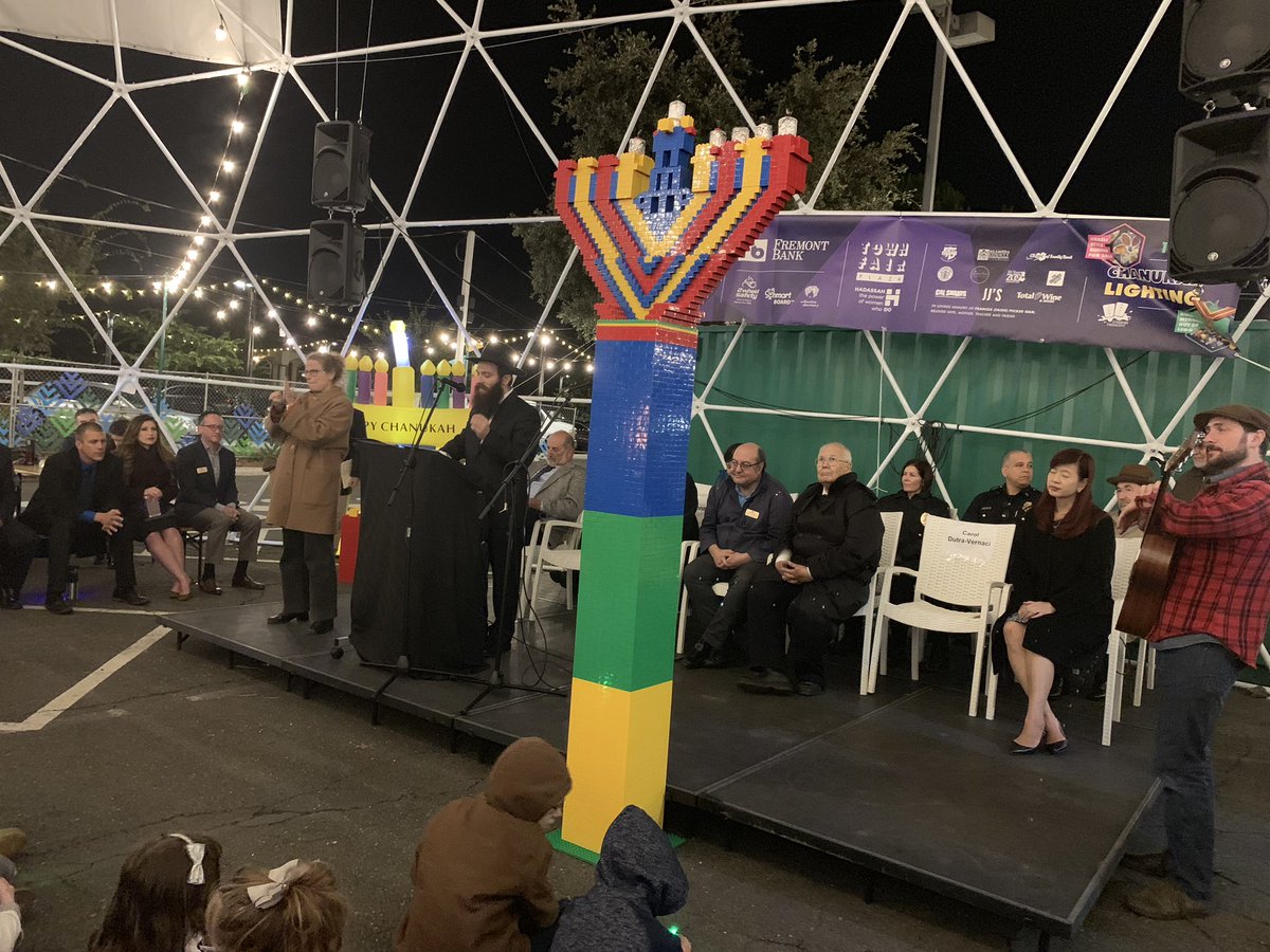 doritmi's tweet photo. Rabbi Moshe Fuss calls to stand up to hate and light up the world, using the #Hanukkah candles as a symbol. #Chabbad speakingvagainst #Antisemitism and for light. https://t.co/KexxWKjOfG
