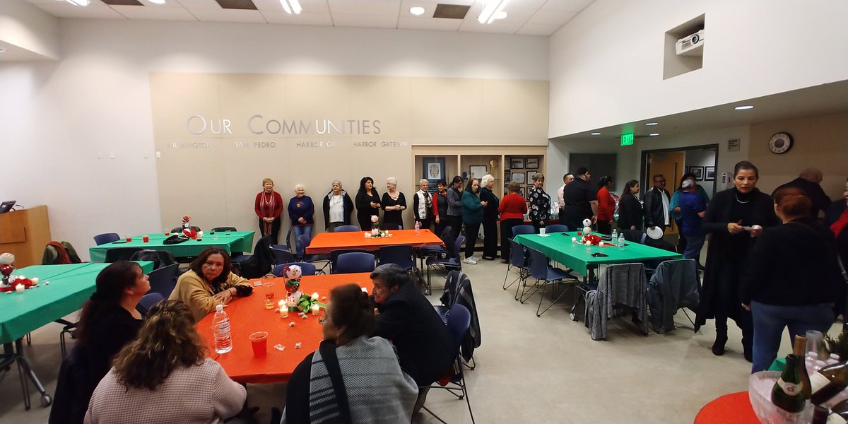 Harbor Area Volunteer Holiday Mixer. Thank you to all the wonderful people that give so much of themselves throughout the year. @LAPDEnsley <a href="/Harbor_SLO1/">Adriana Bravo</a> <a href="/fiveslonua/">FiveSLO_Nua</a> <a href="/OfficerPag/">Officer Pagulayan</a> <a href="/lapdgespinoza/">Commander Gisselle Espinoza</a> <a href="/frank_slo/">Frank Lopez LB</a>