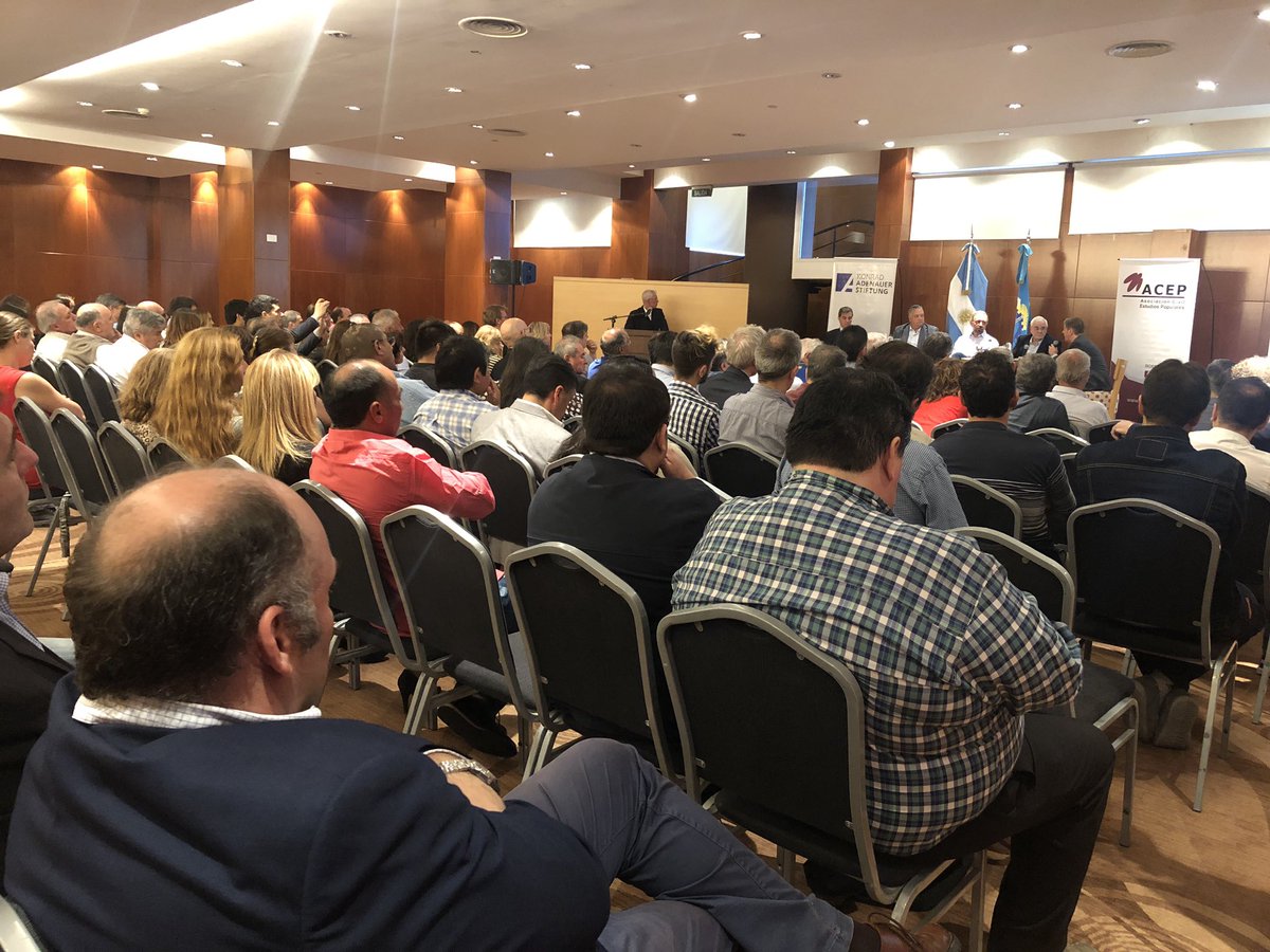 AvilezFS's tweet photo. #Politica y #Comunicacion #Implicancias y #Desafíos #PuertoMadryn @exevillagrasaid @AvilezFS @KAS_Argentina @acepnacional #Chubut https://t.co/OQMpG4oHsR