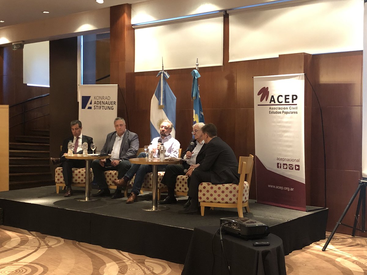 AvilezFS's tweet photo. #Politica y #Comunicacion #Implicancias y #Desafíos #PuertoMadryn @exevillagrasaid @AvilezFS @KAS_Argentina @acepnacional #Chubut https://t.co/OQMpG4oHsR