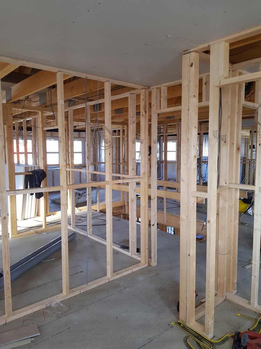 trade_tap's tweet photo. When the client wants the partitions stood before the ceiling goes up 🤯

#construction #joinery #housebuilder #TradesTalk #tradespeople #constructionworker https://t.co/os6u2qwUNn