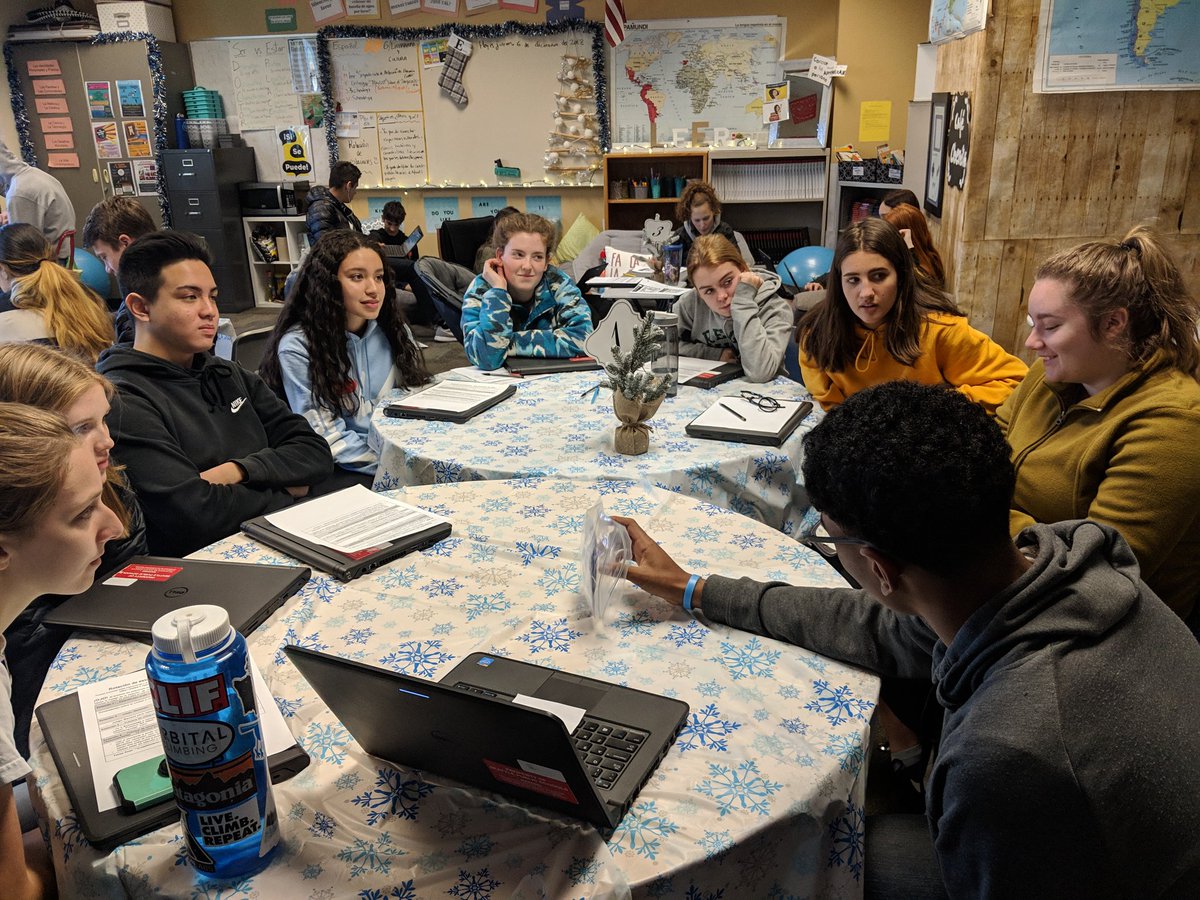 profeLMadrid's tweet photo. Spanish AP Language &amp; Culture Ss in #stationrotation to review the #Culturaltheme Familias &amp; Comunidades, Grammar, Vocabulary, Orthography, the 3 communicative modes &amp; AP test prompts.  Ss are doing a lot of progress with independence &amp; tech issues #BLinAction  #SPSconnects https://t.co/EPfL2J3vh7