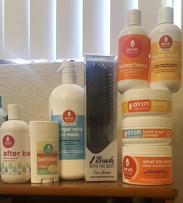 oyinhandmade's tweet photo. 🤩🤩
.
#rp @curlyhairnesi
Look at all the holiday treats I get to try! 😉 Fun stuff to come!
.
.
.
.
#oyinhoneysquad #oyinhandmade #oyinftw #noash #juciesandberries #curlyhairnesi #love #froday #curlyhairmodel #curlsonfleek #mullovercurls #perfectlycur… https://t.co/3dxgelPDCC https://t.co/Ls3SAKlnp3