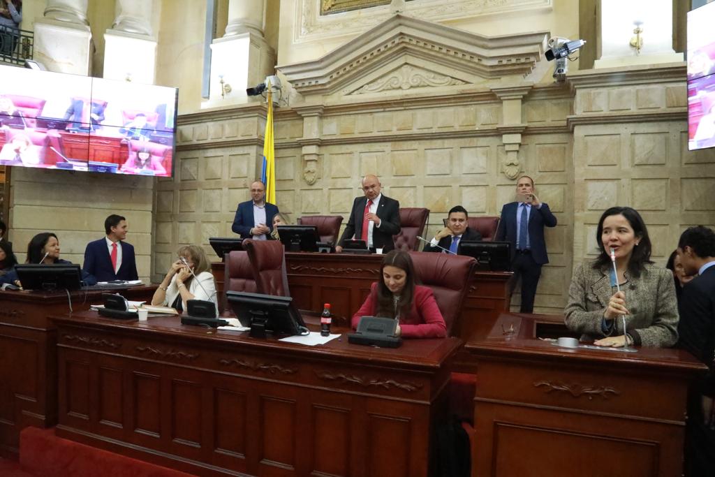 IAMantillaG's tweet photo. Hoy debatimos con los senadores y representantes de las #ComisionesSextas, y avanzamos favorablemente hacia la modernización del país a través de la tecnología. Con optimismo, esperamos que este proyecto sea una realidad para beneficio de todos los colombianos. #LeyTICEsProgreso https://t.co/ig4WlMvZ2N