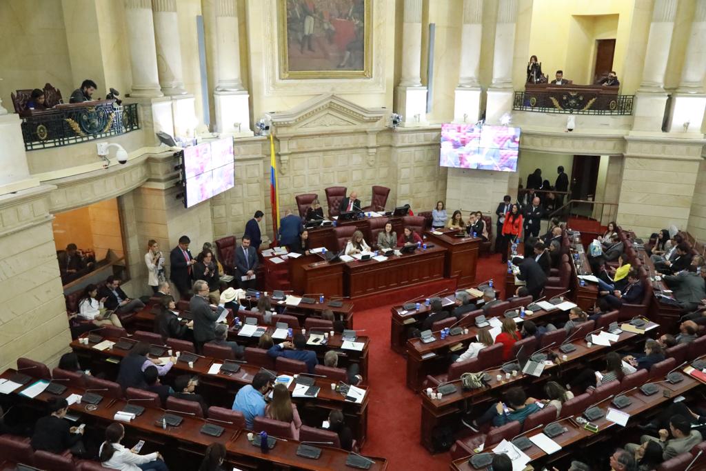IAMantillaG's tweet photo. Hoy debatimos con los senadores y representantes de las #ComisionesSextas, y avanzamos favorablemente hacia la modernización del país a través de la tecnología. Con optimismo, esperamos que este proyecto sea una realidad para beneficio de todos los colombianos. #LeyTICEsProgreso https://t.co/ig4WlMvZ2N