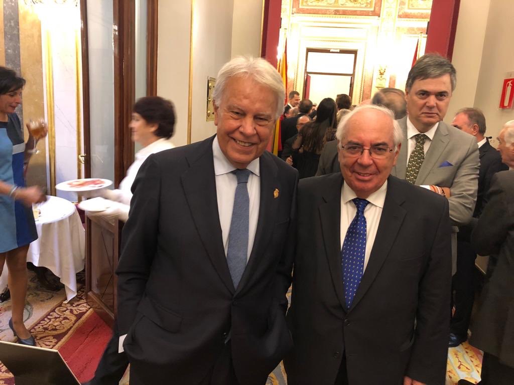 Vicente Alvarez Areces y Felipe González en el 40 Aniversario de la Constitución Española.