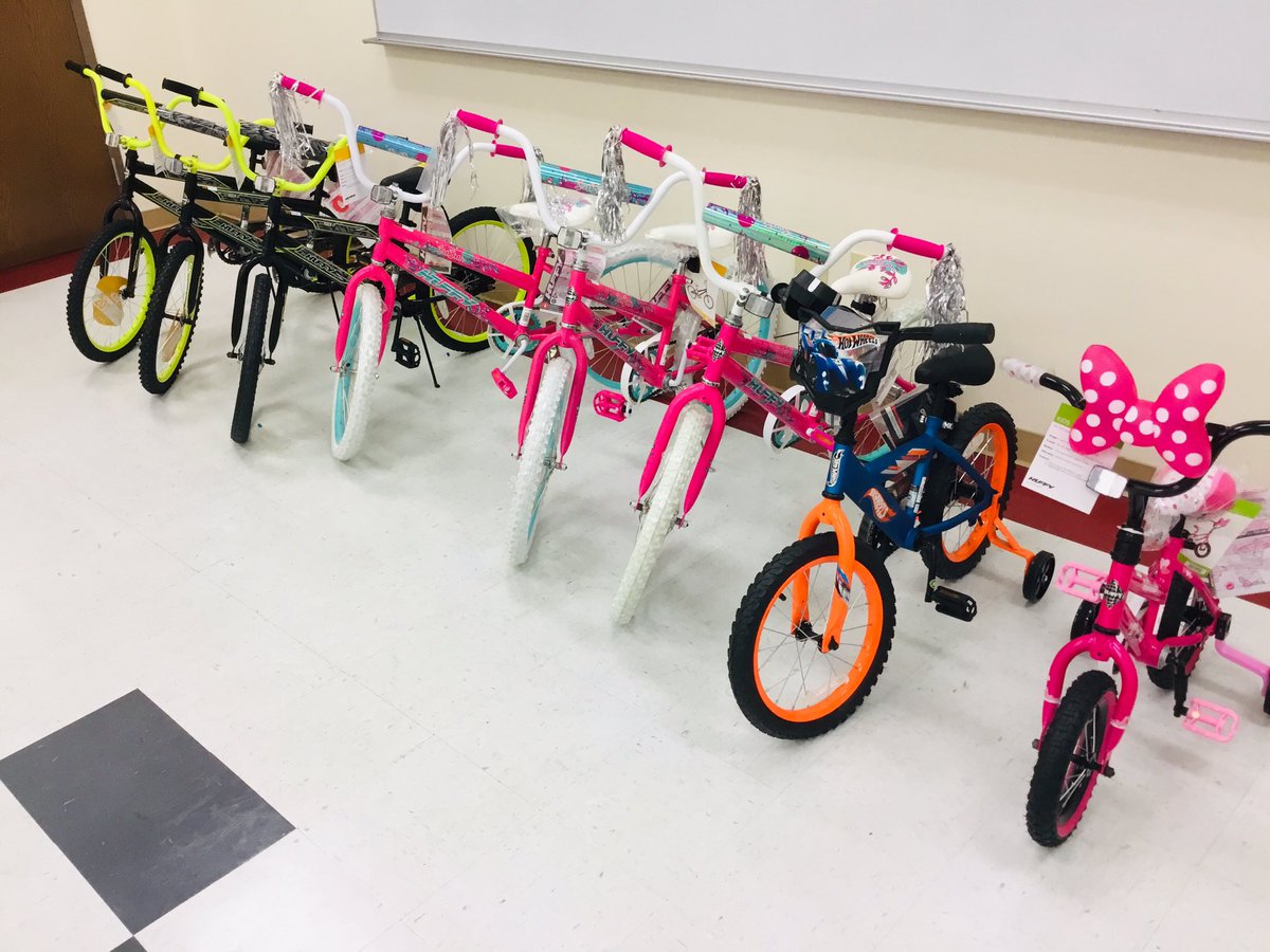 MFDClass1's tweet photo. It’s beginning to look a lot like Christmas! Thanks to everyone that has given. We are accepting unwrapped toys until 12/14/2018 https://t.co/EL75C2GoEk