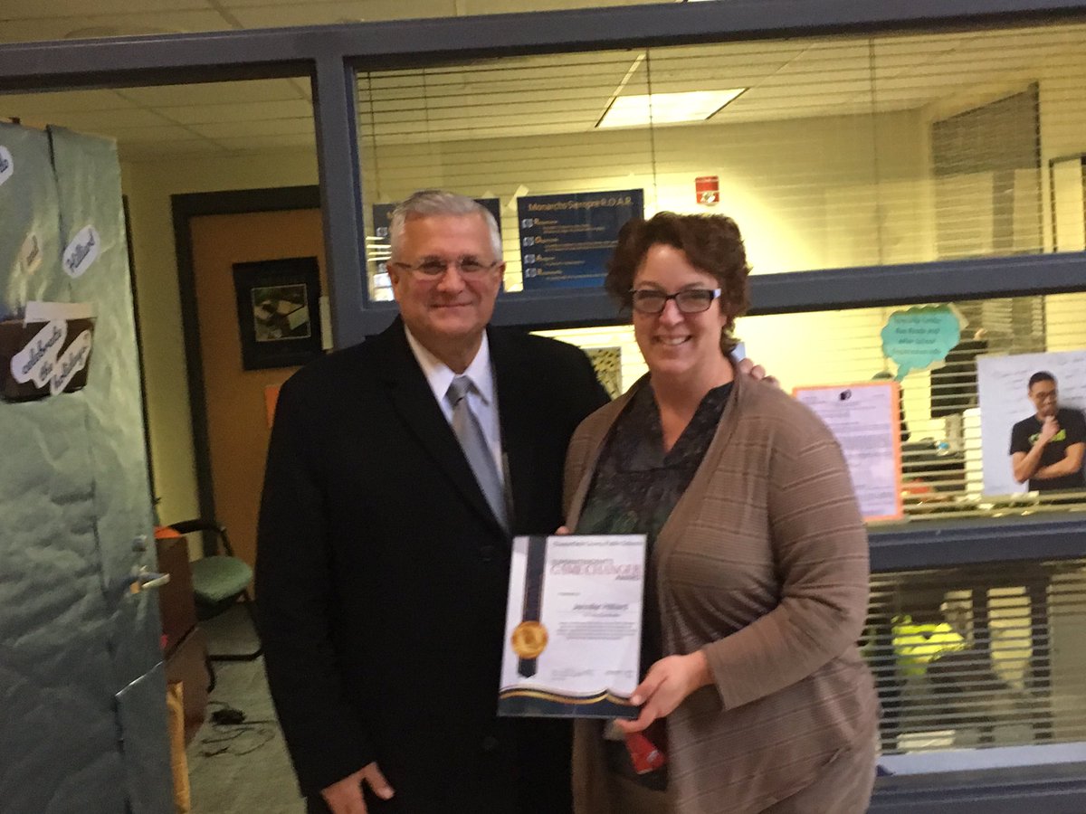 steve_lagowCCPS's tweet photo. MBK’s own Mrs. Hilliard wins a Game Changer award! @MBKPrincipal #oneccps #meadowbrookccps #MBKraisingthebar https://t.co/3QNerSBt62