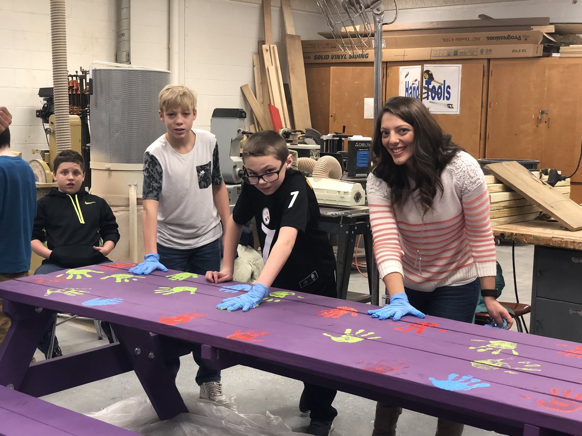 MichelleEngle8's tweet photo. High school students in Mr. Gilpin’s class built, painted, and helped our younger students with their new picnic tables.  The smiles and giggles were priceless! Ringgold Pride all the way! Bringing smiles to others with a gift that will keep on giving #ringgoldpride #kindness https://t.co/AvsnTBHzP8
