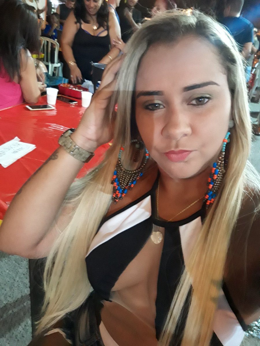Camilamilaka's tweet photo. Pagodinho de Quinta  
#Rabone 🍺🍺 https://t.co/jI3XJW7Uc9