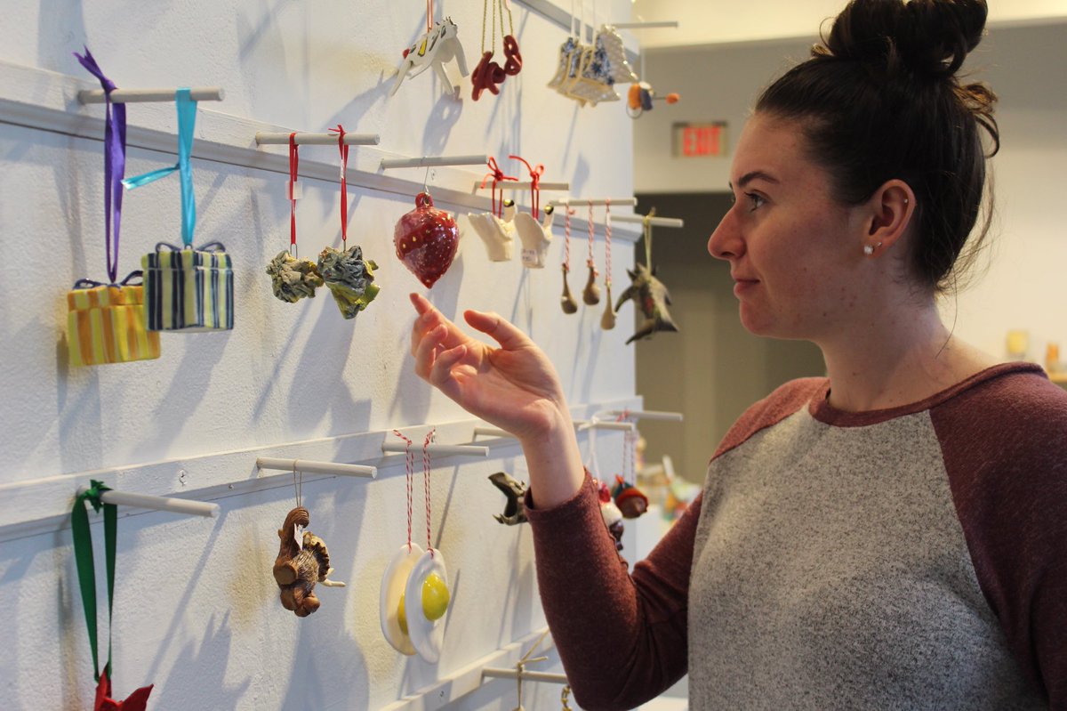 ClayArtCenter's tweet photo. Struggling with your holiday shopping? Get some inspiration through our gift guide! ✨ 
https://t.co/OOpRuVRQfl
#GiftIdeas #Westchester #ShopLocalArtistsWeek https://t.co/vgn2Ys7GGs