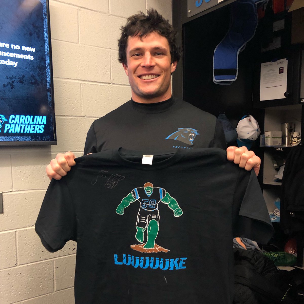 Panthers's tweet image. RT for a chance to win this signed shirt from LUUUUKE 😎 

#ProBowlVote @LukeKuechly 
#ProBowlVote @LukeKuechly 
#ProBowlVote @LukeKuechly 
#ProBowlVote @LukeKuechly 
#ProBowlVote @LukeKuechly 
#ProBowlVote @LukeKuechly 
#ProBowlVote @LukeKuechly 
#ProBowlVote @LukeKuechly