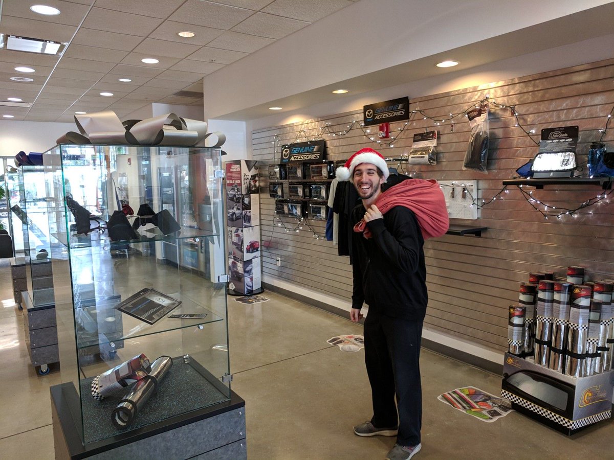 CoxAuto's tweet photo. Having fun playing Santa at Cox Mazda! https://t.co/OQbCdAafyd