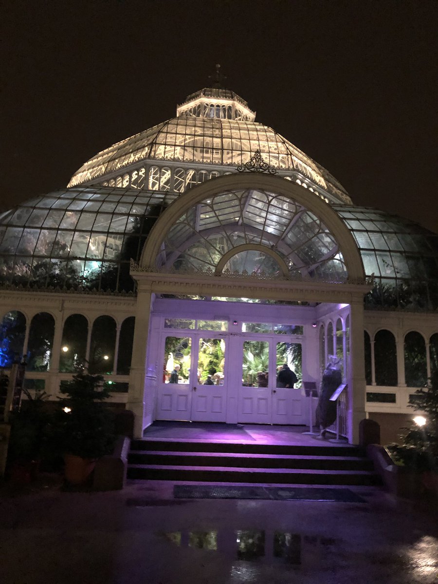 AlexandraGray's tweet photo. Cannot beat the @The_Palmhouse #CarolConcert . Plus great service at the bar area from a guy called George https://t.co/URatTlQgfT