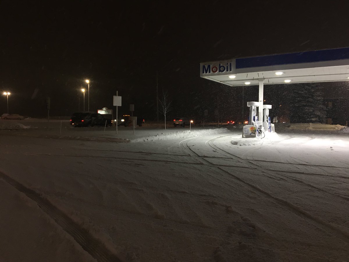 TommySladek's tweet photo. @WayneStormWatch @CNYcentral Quite the snowy scene near Watertown. Emergency crews working to pull out a few cars from ditches up and down I-81 https://t.co/IL06vctfe1