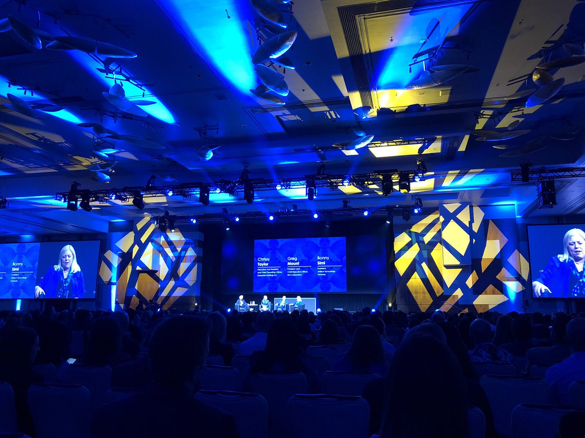 VincentGoemaere's tweet photo. nice quote by @bonnysimi at #explore18 in #lasvegas “be at the dinnertable, otherwise you’ll be on the menu” .. @ExpediaGroup #stardekk #cubilis #hotelsoftware https://t.co/25LERlLnj4