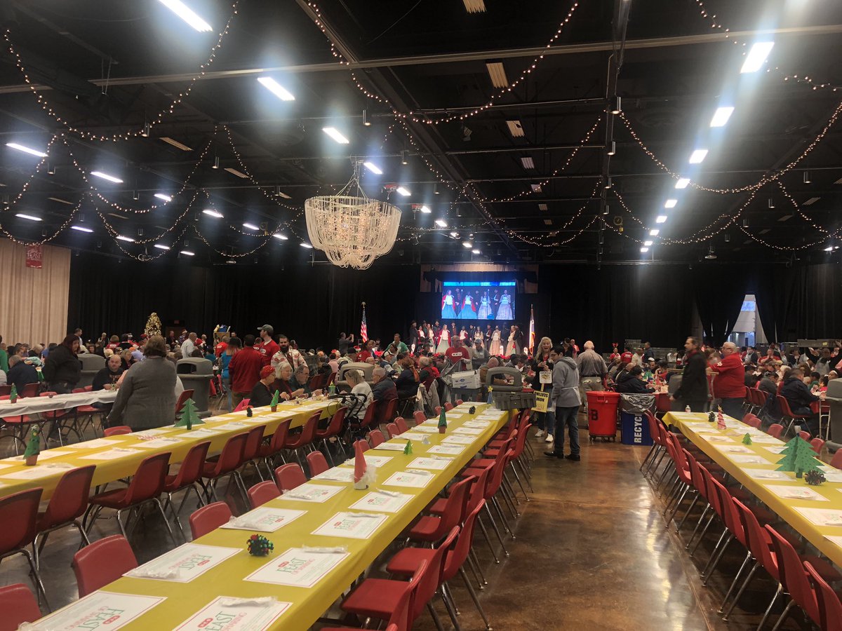 BHAMonTV's tweet photo. .@HEB’s “Feast of Sharing” underway in #Temple. Close to 5,000 expected to be served. FREE food, drinks and desserts for the community. @kwtx #CentralTexas https://t.co/MdNH46XDu1