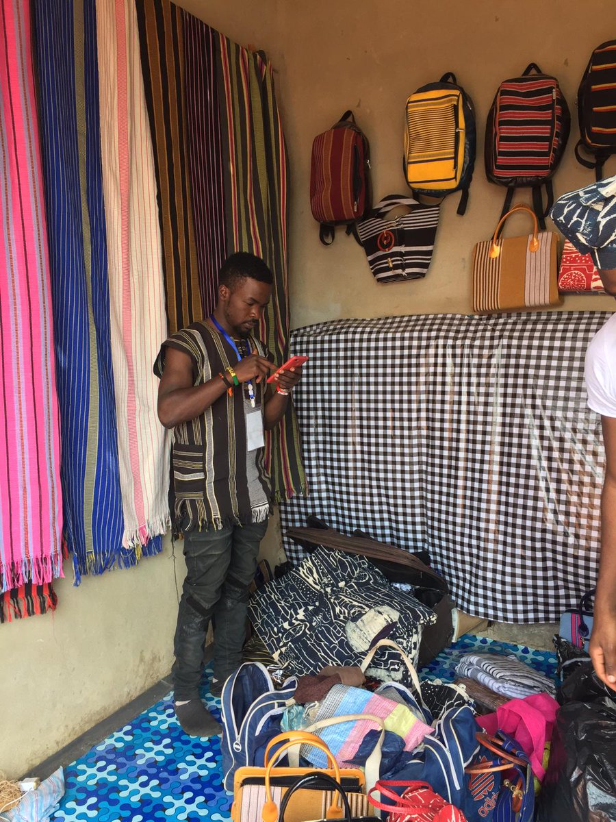 ranenkame's tweet photo. Petit à petit, le coton se transforme en ruban.
Afrique : inspirer, aspirer, valoriser, responsabiliser, reconstruire, se remémorer 🇨🇲 #madeincameroun. #made237 #cameroun #art #bamoun #cameroon #pagneafricain #pagne #pagnetissé
#Cameroun #Nguon2018 #Nguon @sosowaka https://t.co/kEGiPNAMy0