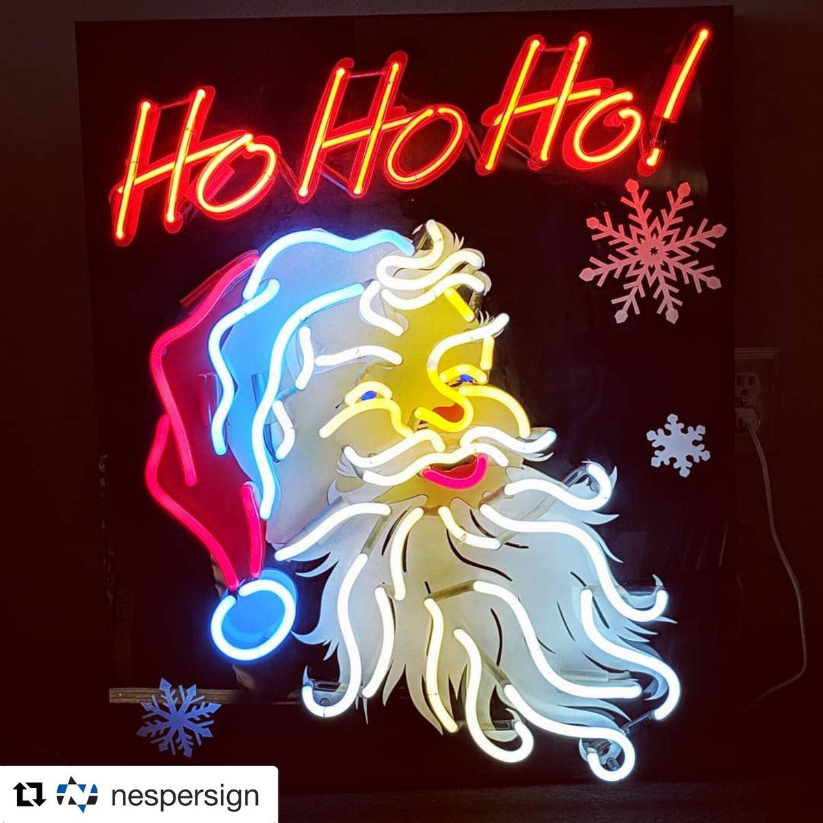 Talk about being merry and bright! 🎅
This HO HO HO-liday neon is awesome @NesperSign! 

#NeonSign #NeonSignage #NeonBending #NeonGlow