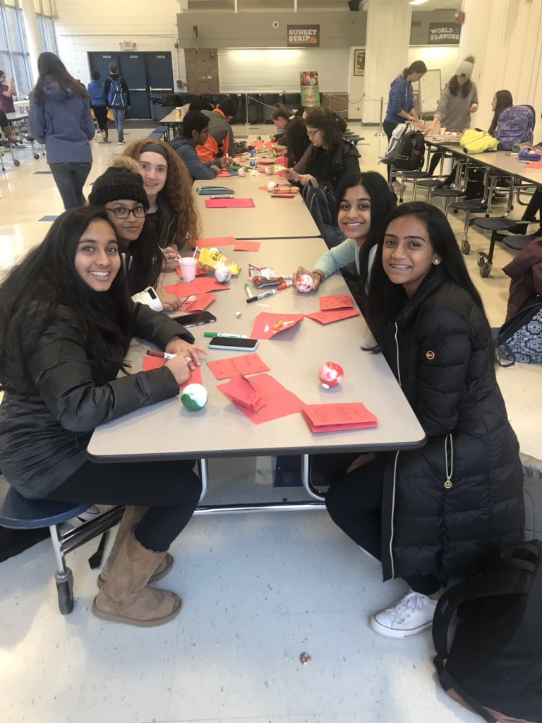 mikeymemdev's tweet image. The @pcepkeyclub followed the Holiday Ornament and Card Making for Nursing Homes service event from the Third-Edition of the Membership-Development Newsletter! Great job today🔑🐧💕 DM us pictures to be celebrated for your clubs amazing leadership and involvement❄️✨💙